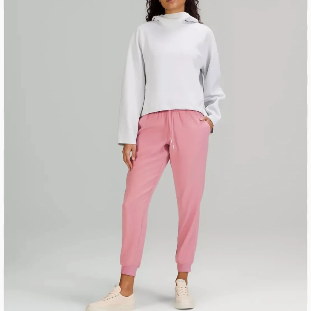 Lululemon On The Fly Jogger 28” * Woven